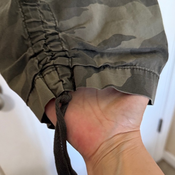 Women Camouflage Cargo Capri Pants - Picture 5 of 8